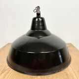 Suspension industrielle en émail noir avec dessus en fonte, années 1950
