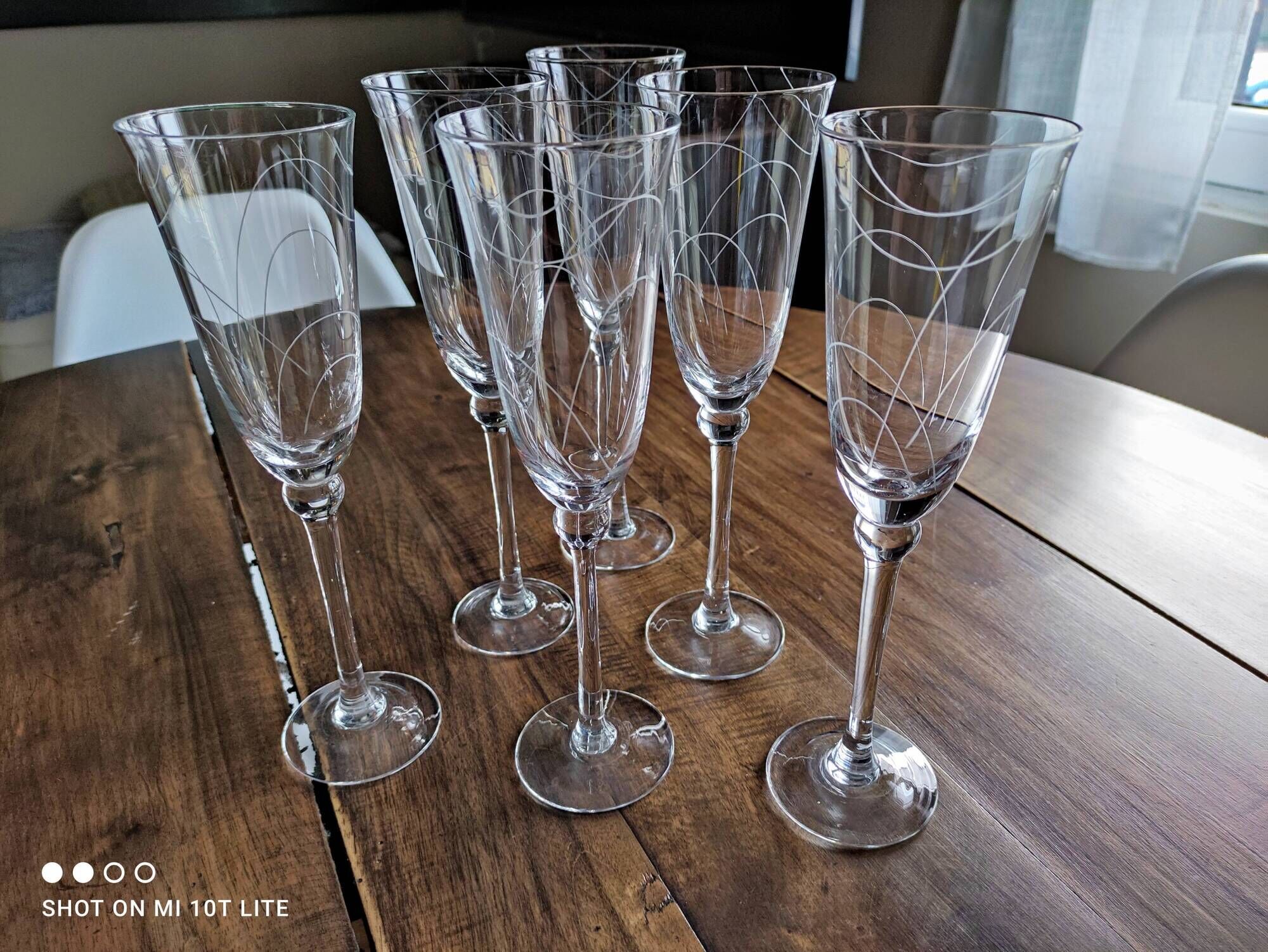 Set of 6 tulip-shaped champagne flutes in voluted glass