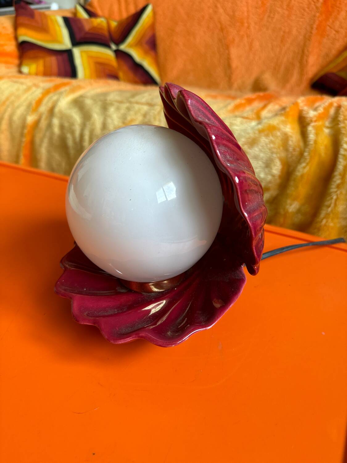 Burgundy ceramic shell lamp