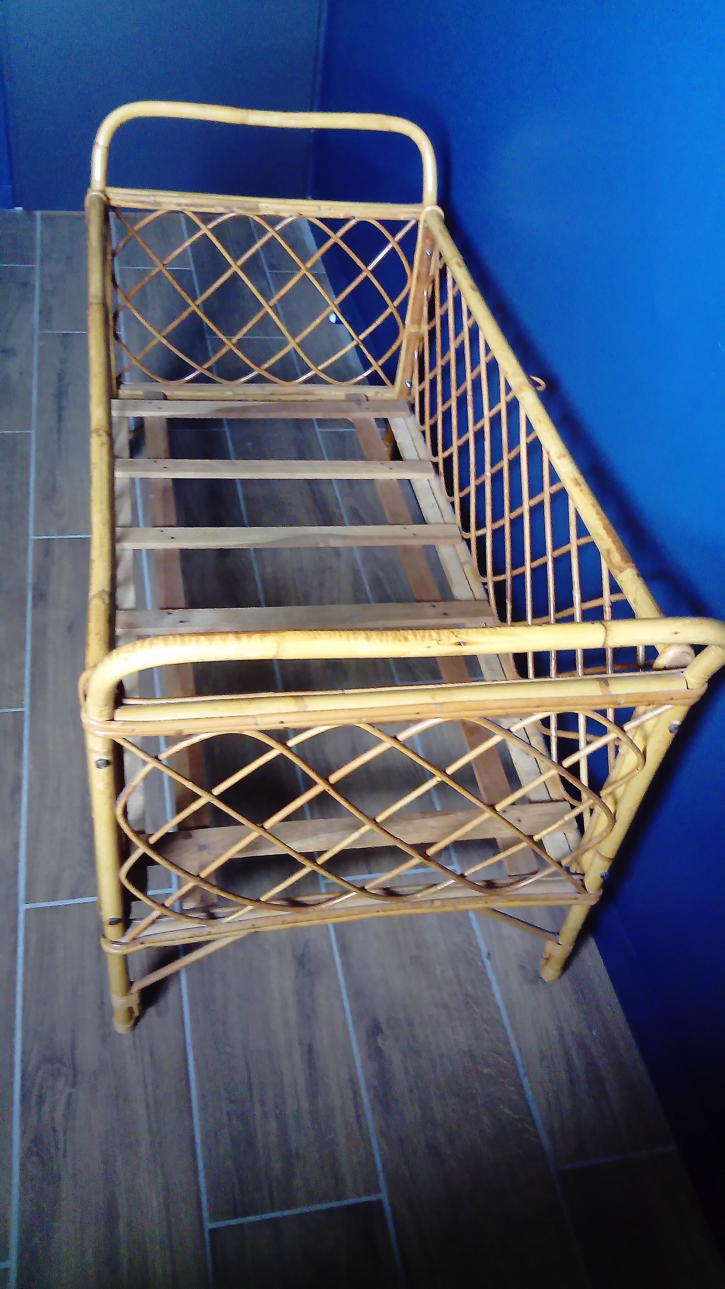 Baby 60s rattan bed