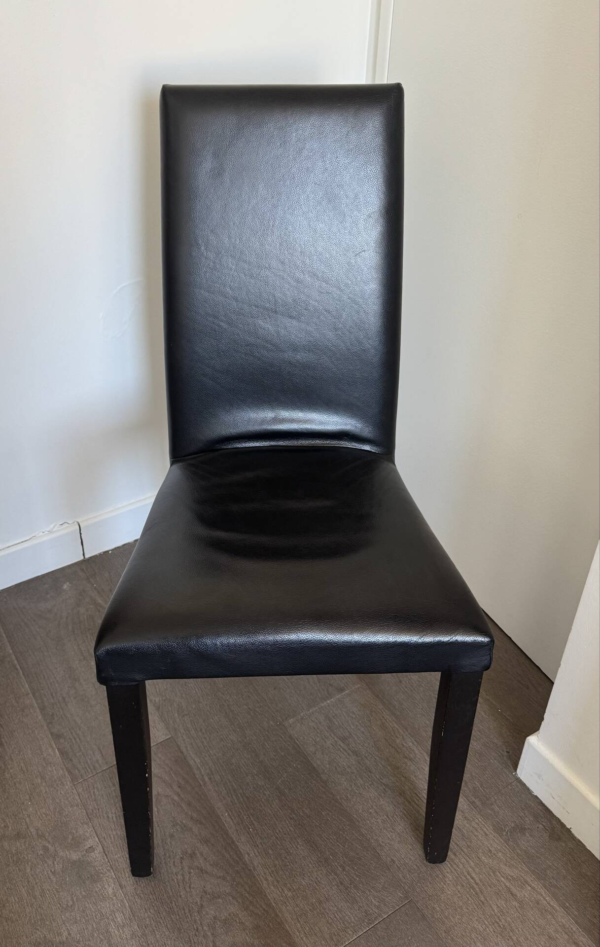 4 leather chairs by Cinna