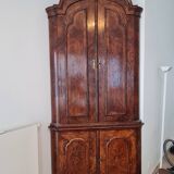 Antique Dutch corner cabinet in burl – two-body cabinet from the 19th century