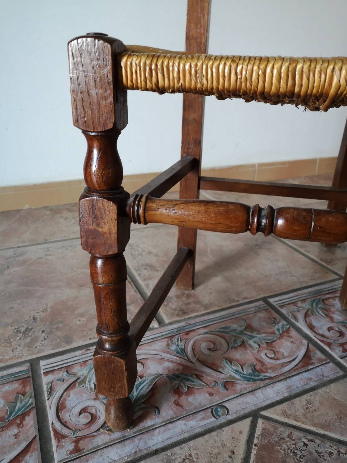 Set of 5 straw chairs