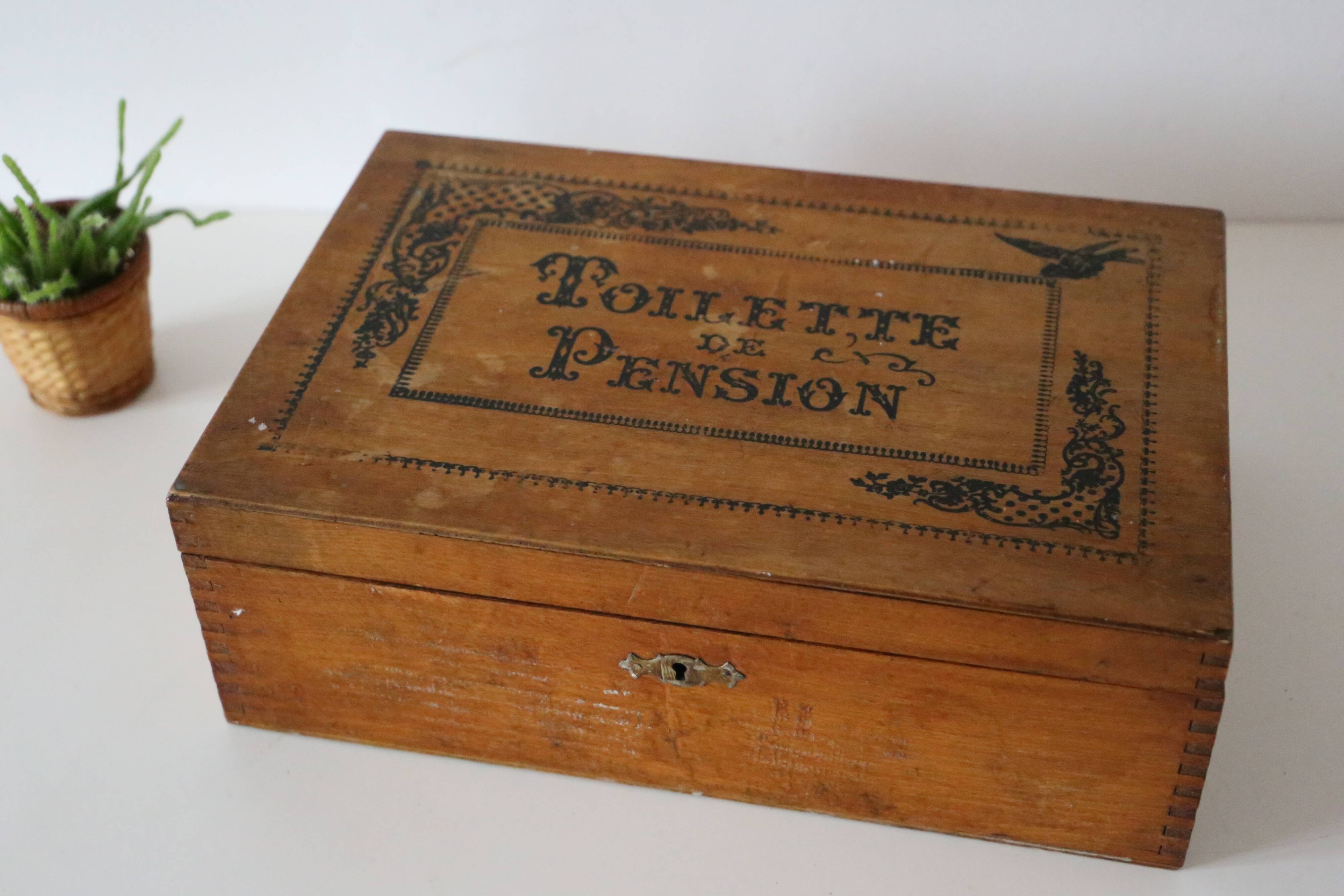 Wooden box pension's toilet, 1920