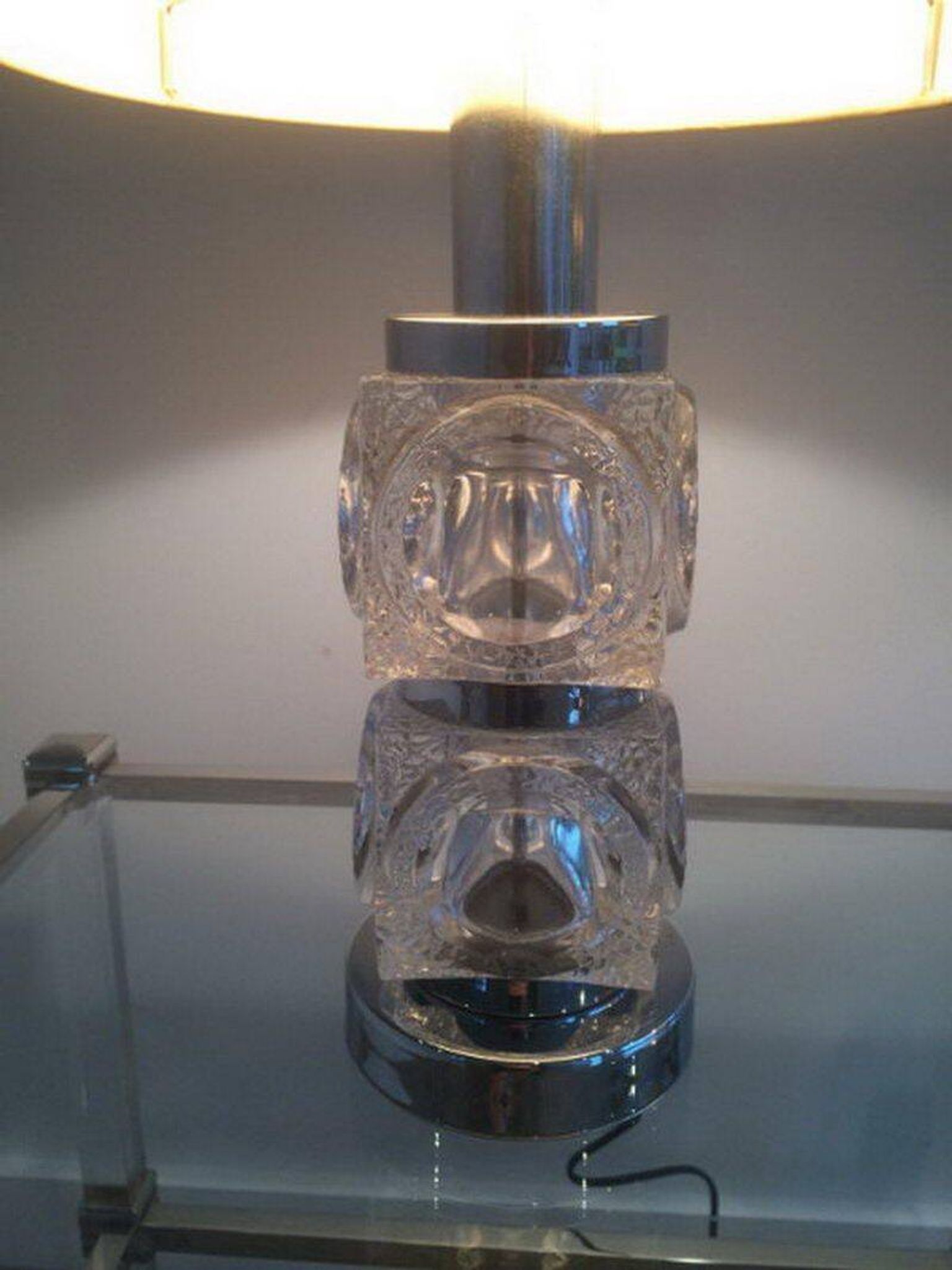 Paire de lampes en verre et chrome. Vers 1970