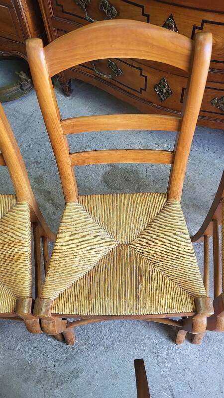 SET OF 6 DINING ROOM OR KITCHEN CHAIRS IN RESTAURANT STYLE IN WALNUT