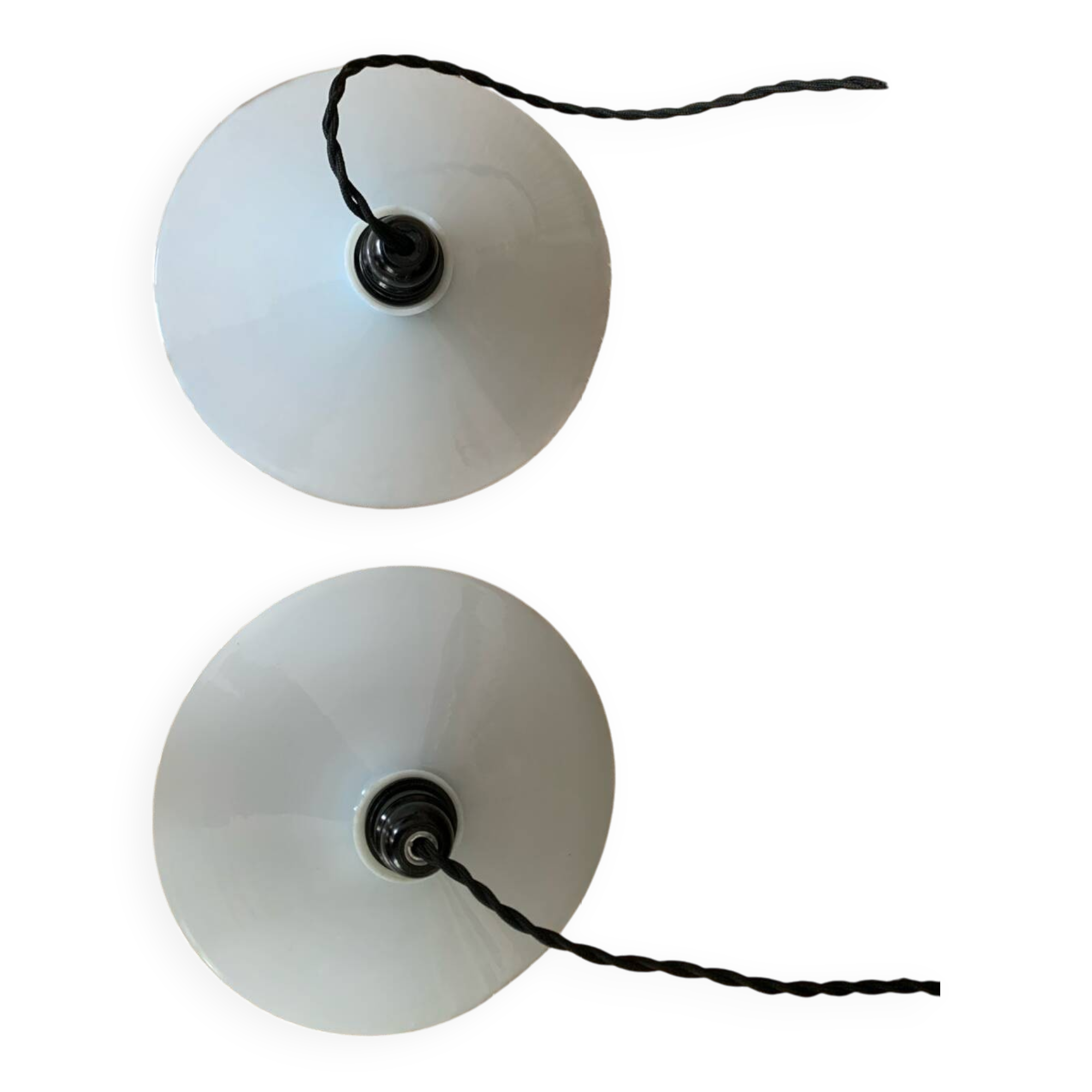 Paire de suspensions vintage en opaline blanche