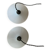 Paire de suspensions vintage en opaline blanche