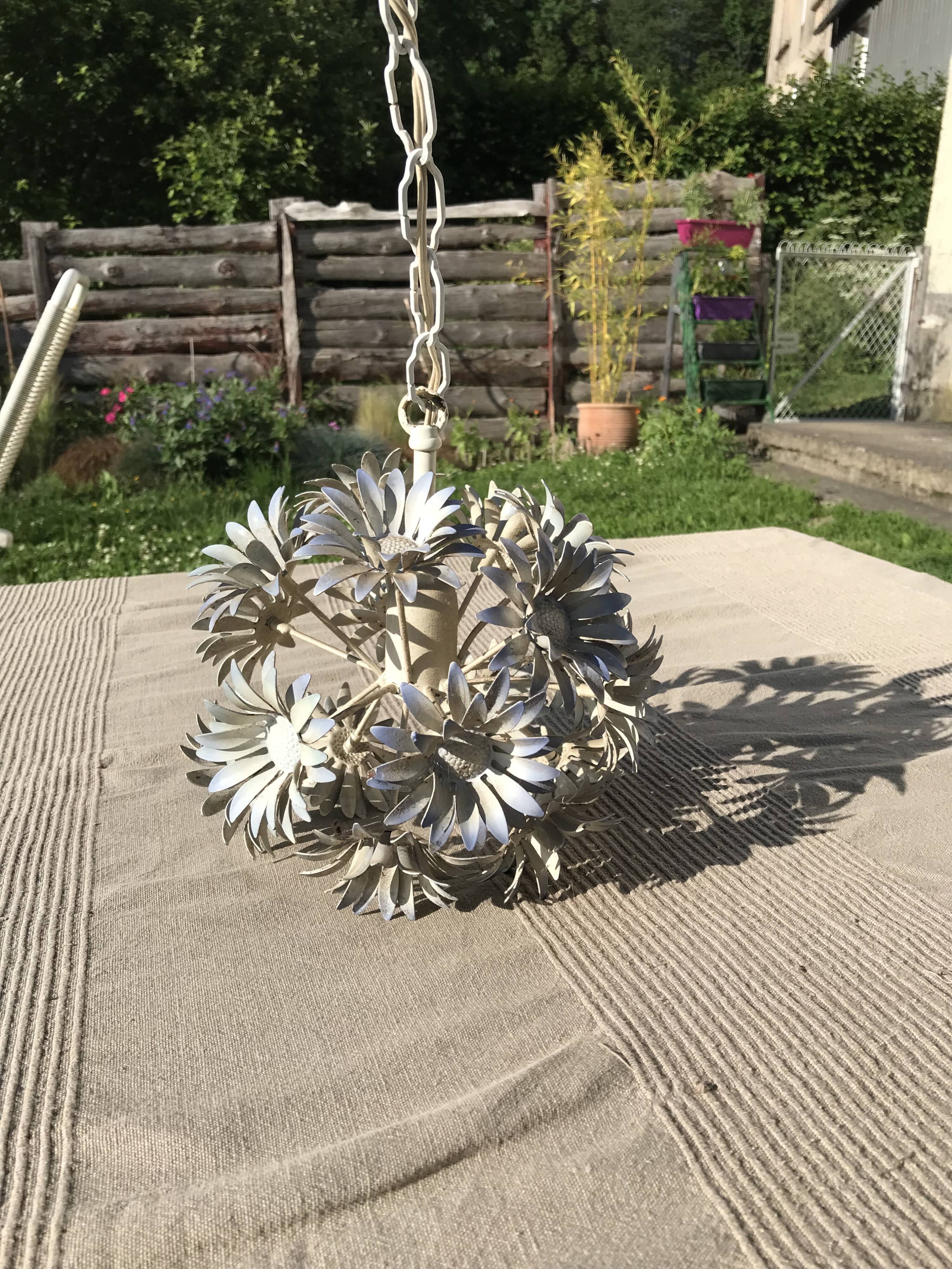 Suspension daisies in metal art deco