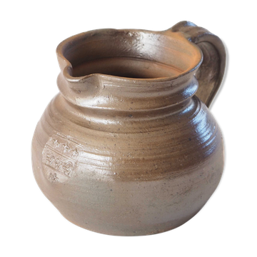 Small pitcher with coat of arms signed Brantome