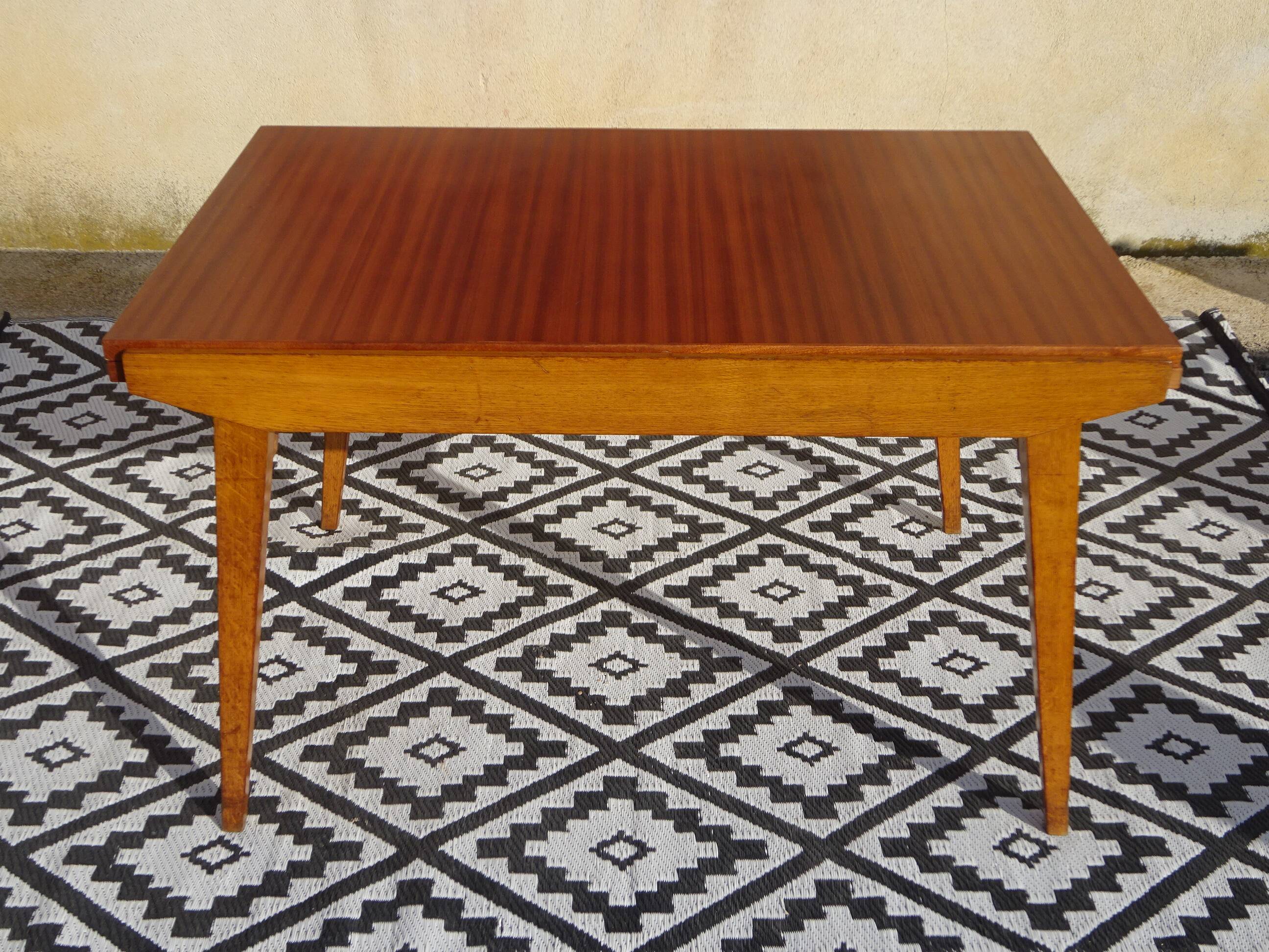 Table vintage en bois avec pieds compas