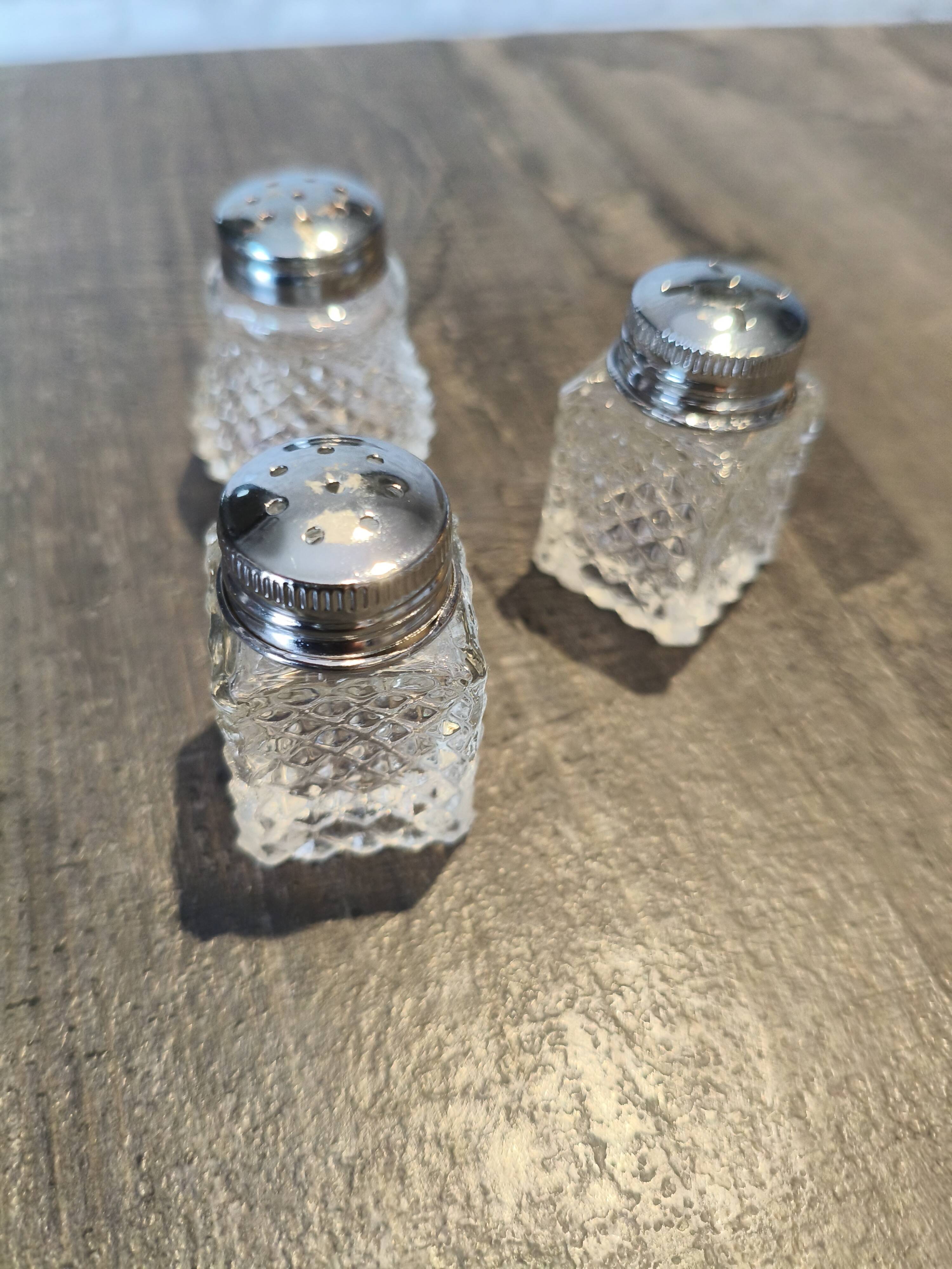 3 salières