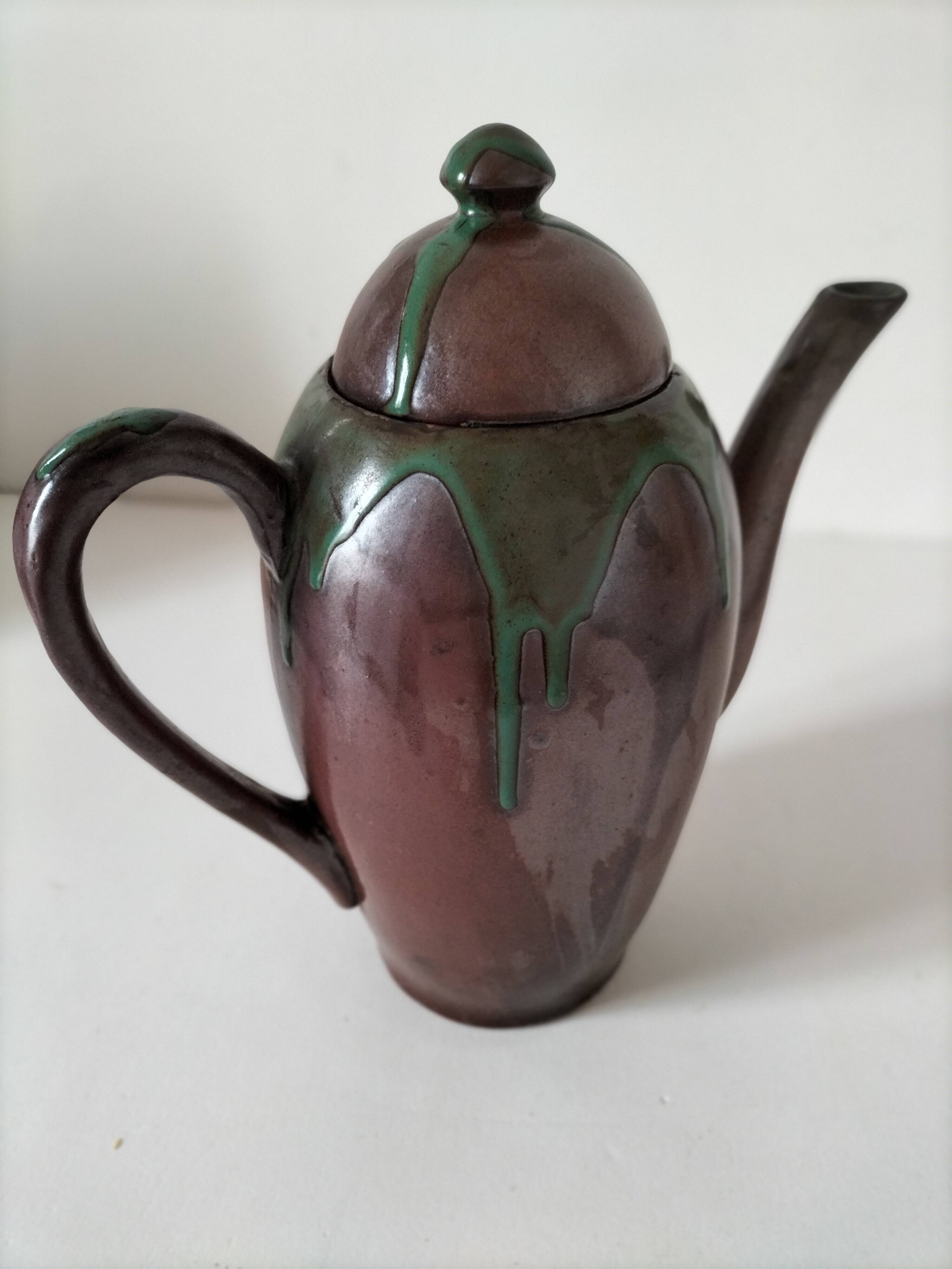 Ceramic coffee pot in red clay – artist's creation