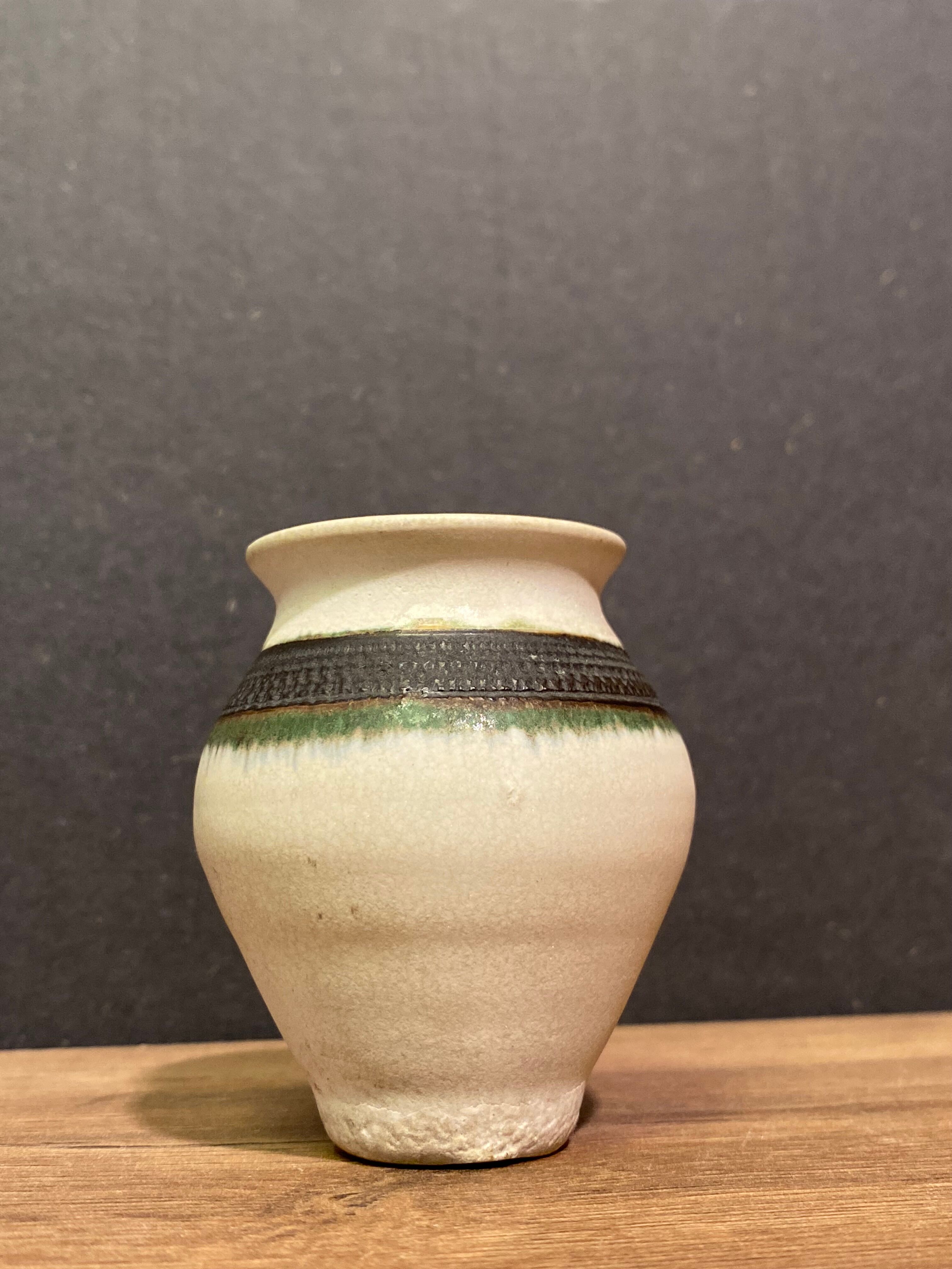 Petit vase en céramique Raku signée