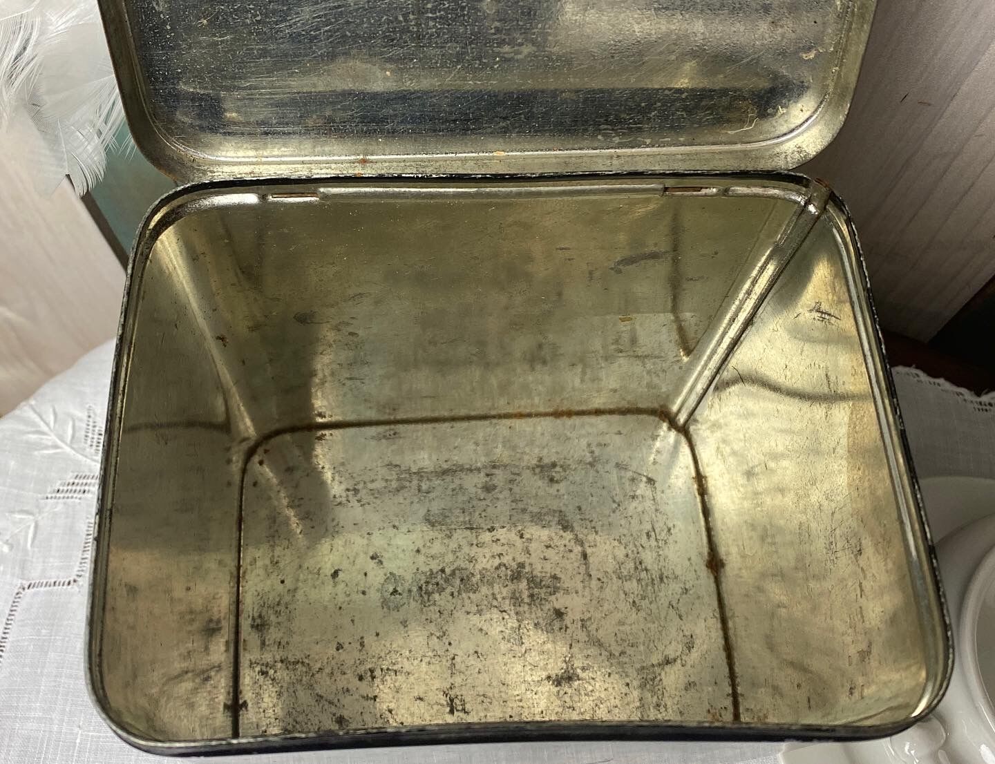 Antique tin box Boehringer vanillin