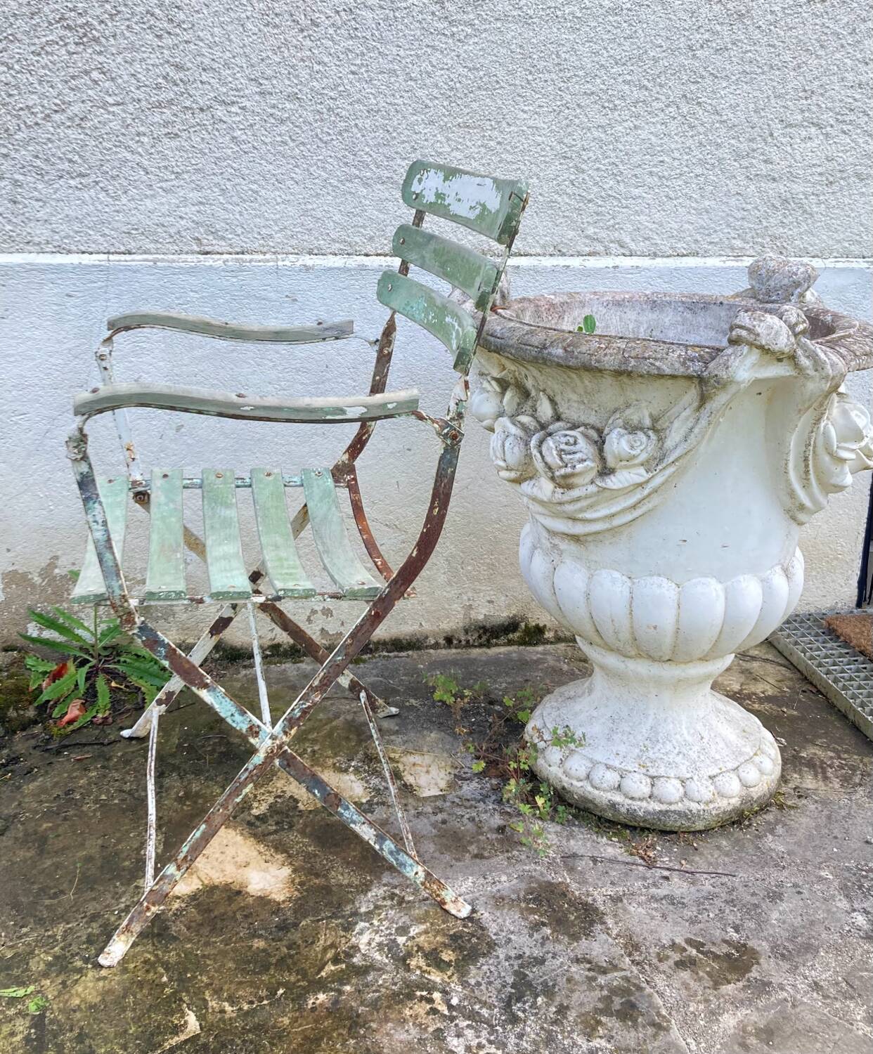 Large 19th century foldable garden armchair in wrought iron and wood