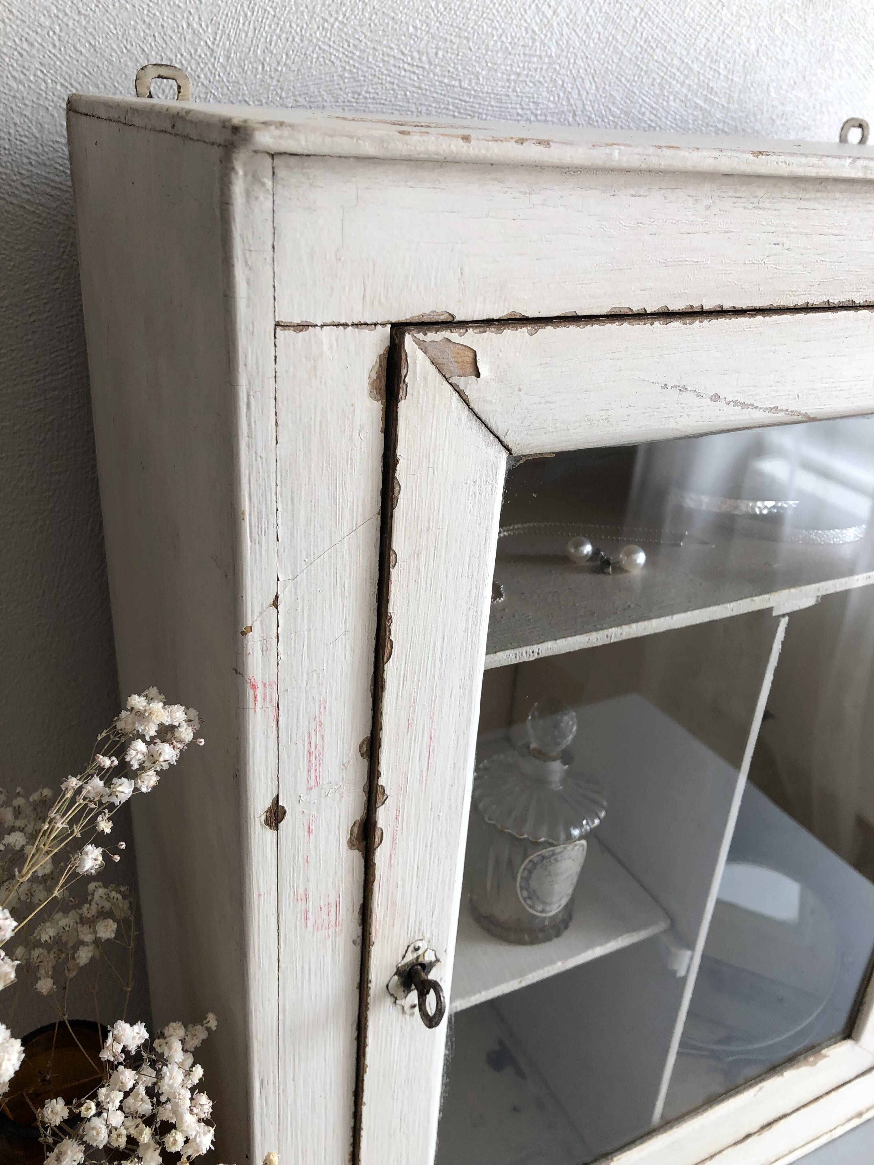 Armoire pharmacie patinée