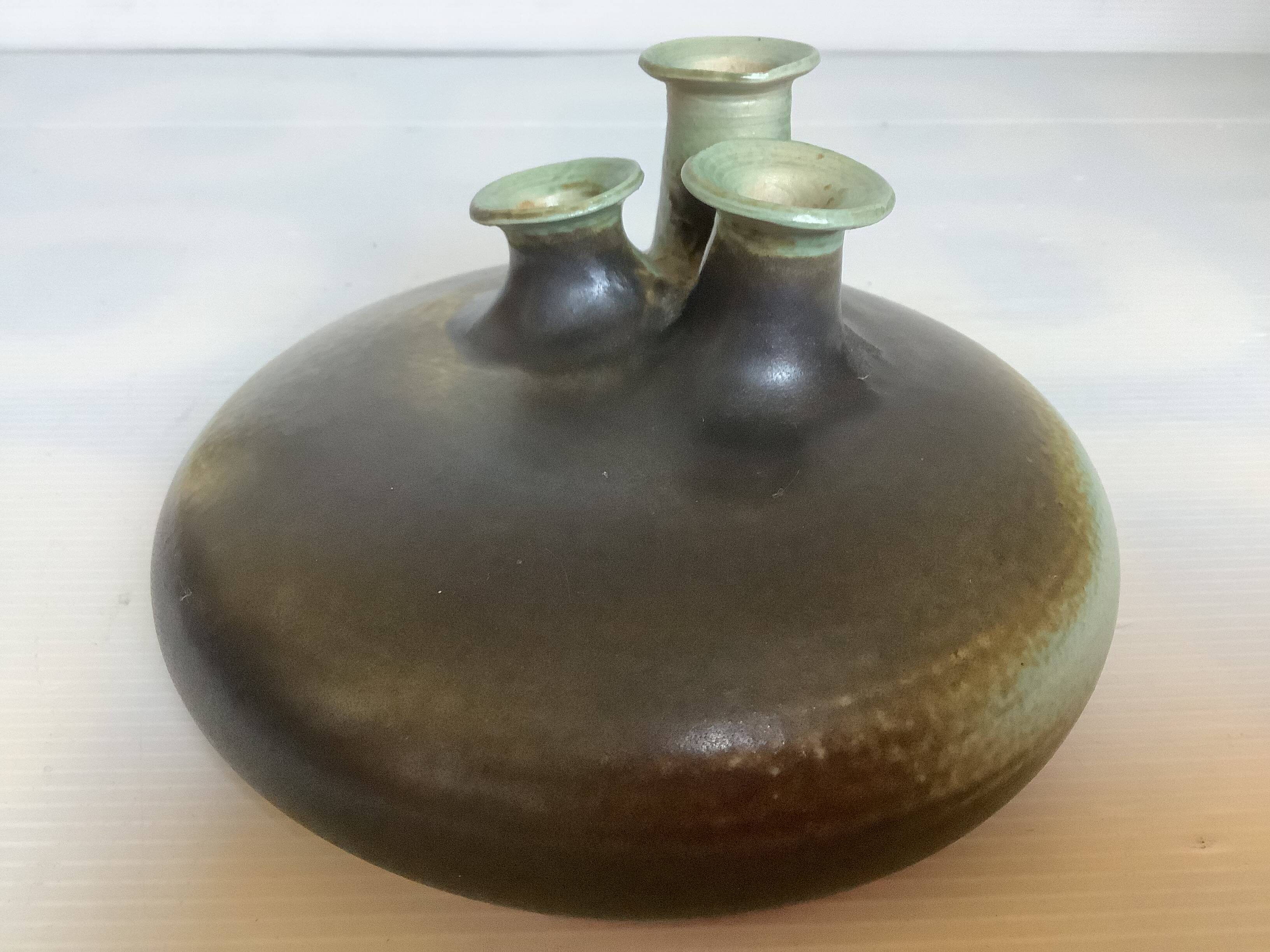 Two-tone ceramic vase flower pick