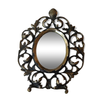 Miroir mural ovale en bronze vieil or, style Victorien Antique. 26,5 x 19 cm