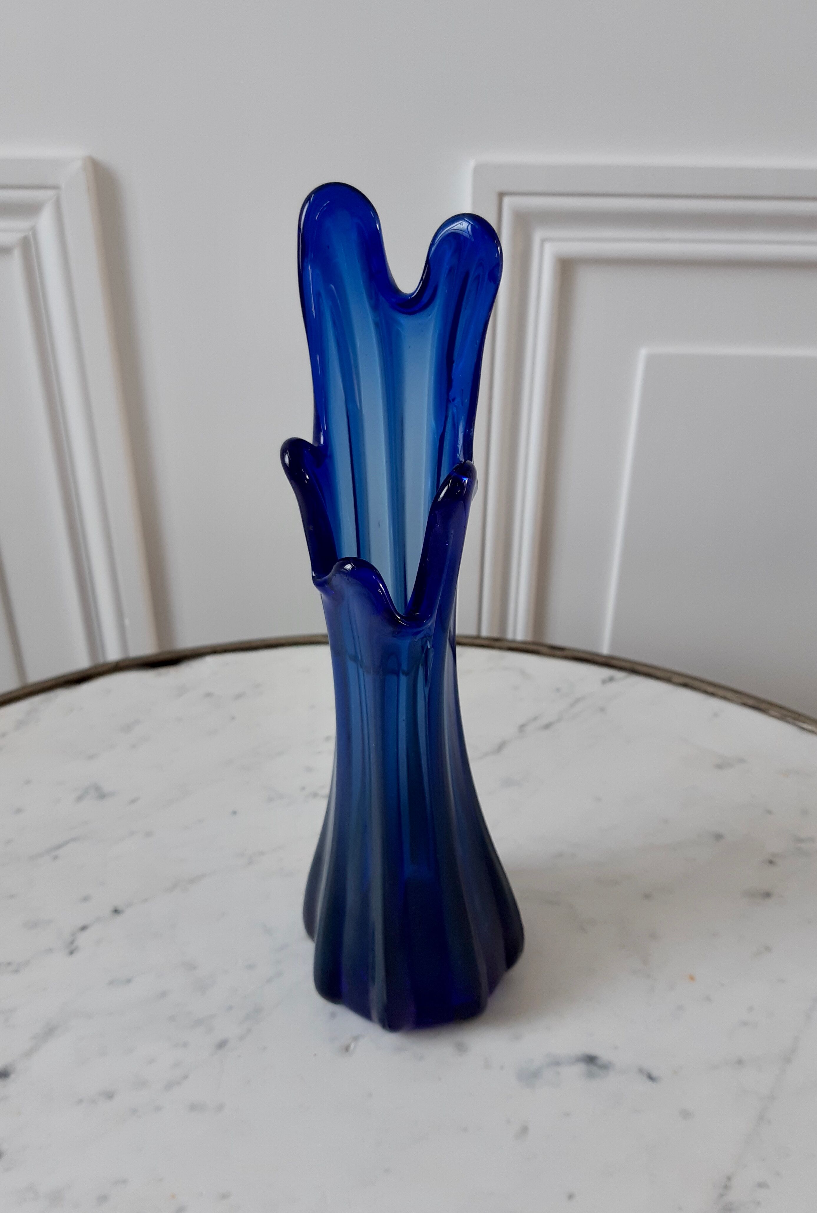 Soliflore in king blue glass paste