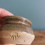 Pot moutardier en grès signé