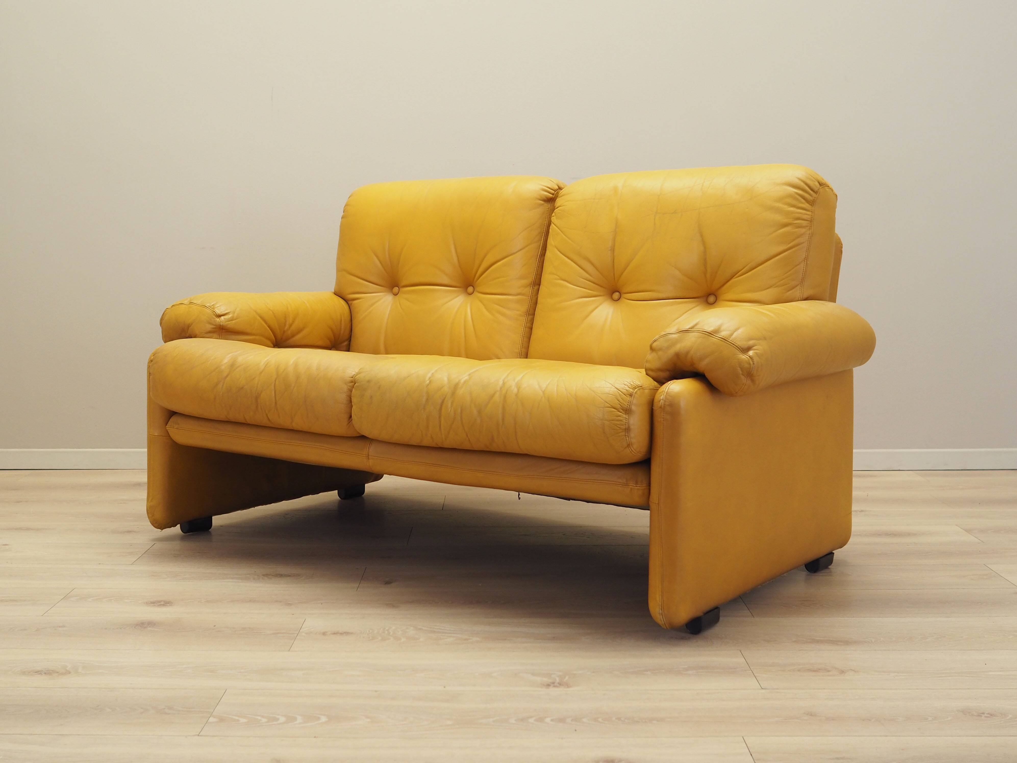 Canapé en cuir jaune, design italien, années 1960, fabricant : B&B Italia, design