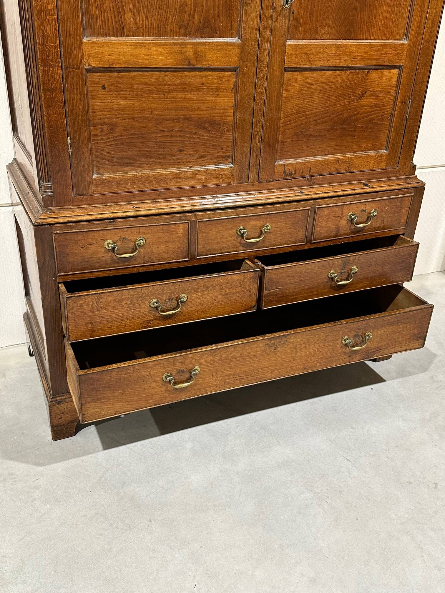 18th Century oak welsh cupboard