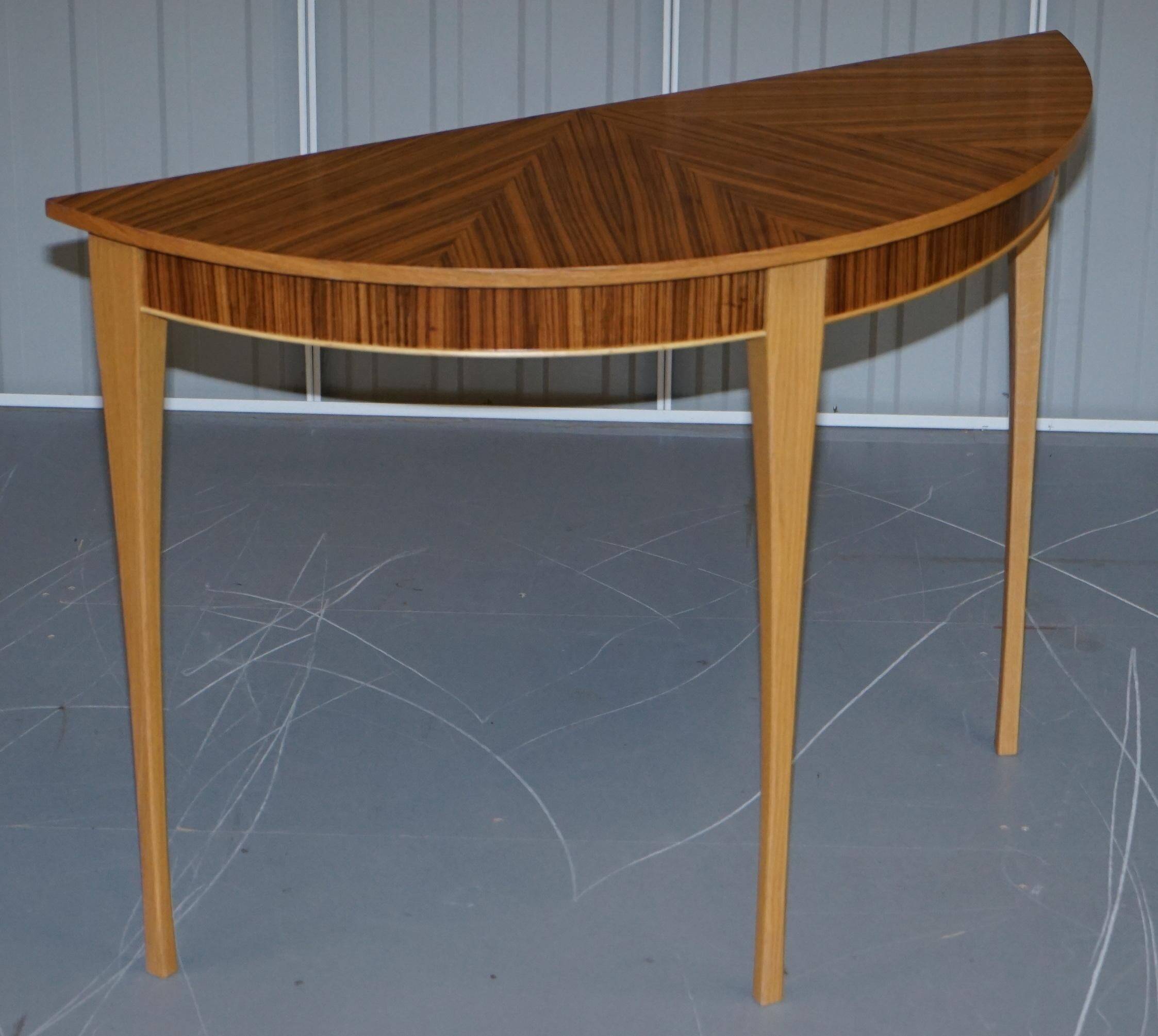 Paire de tables console demilune Bevan Funnell Phoenix en bois de zebrano