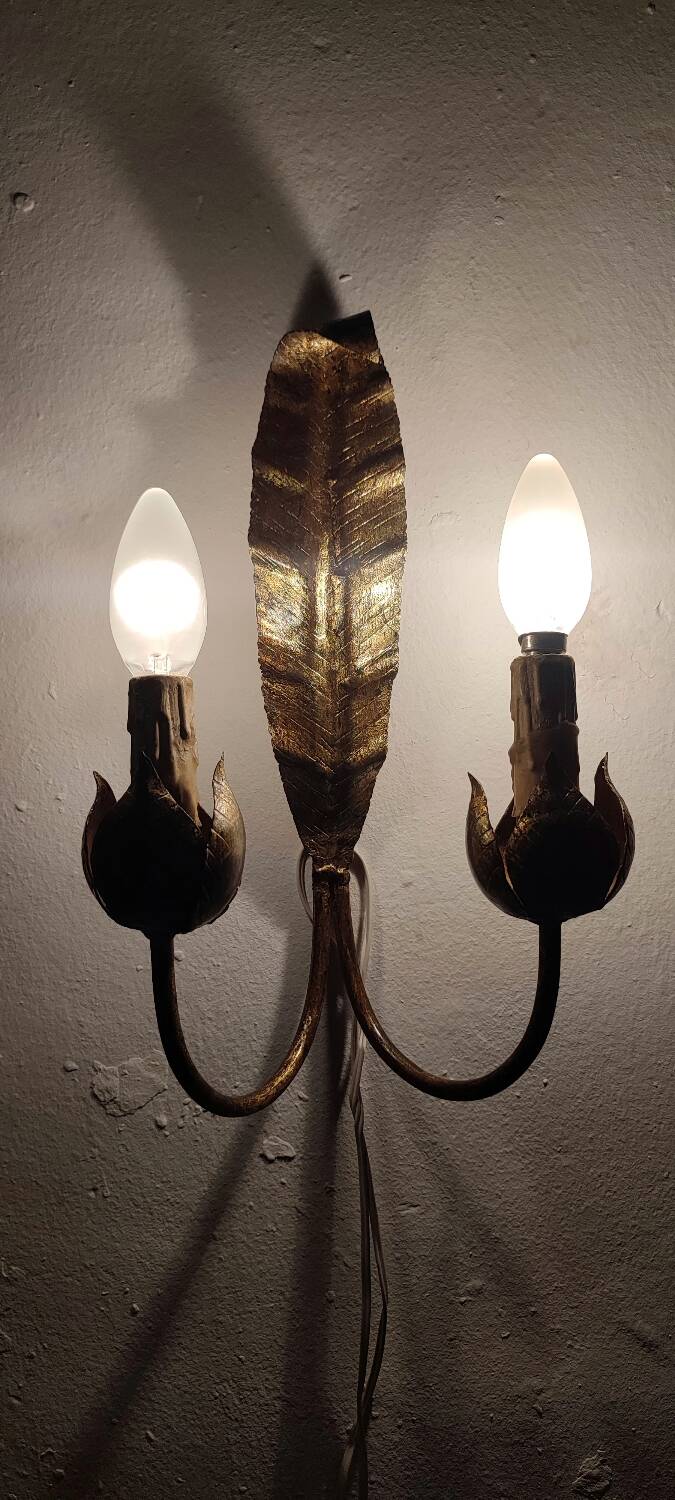 Aplique de pared de hierro forjado y pan de oro. Spain, 1970s.