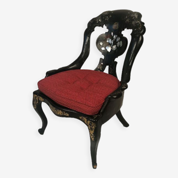 Chaise gondole Napoléon III en bois et papier mâché laqué noir et burgauté