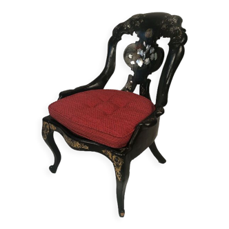 Chaise gondole Napoléon III en bois et papier mâché laqué noir et burgauté