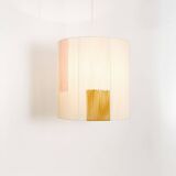 Suspension en fil de coton ecru, rose et camel.