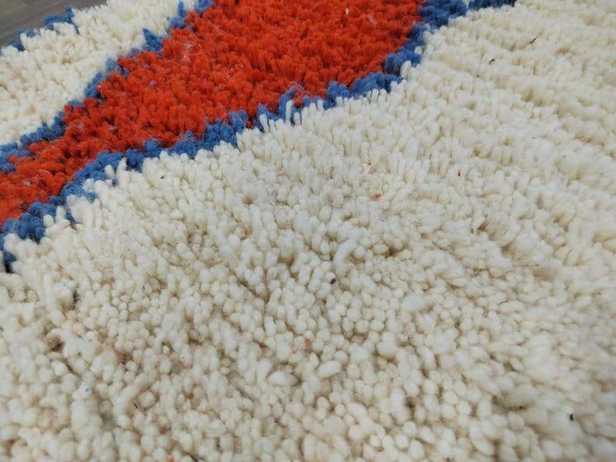 Off-white Moroccan rug with colorful patterns, 200cm x 300cm