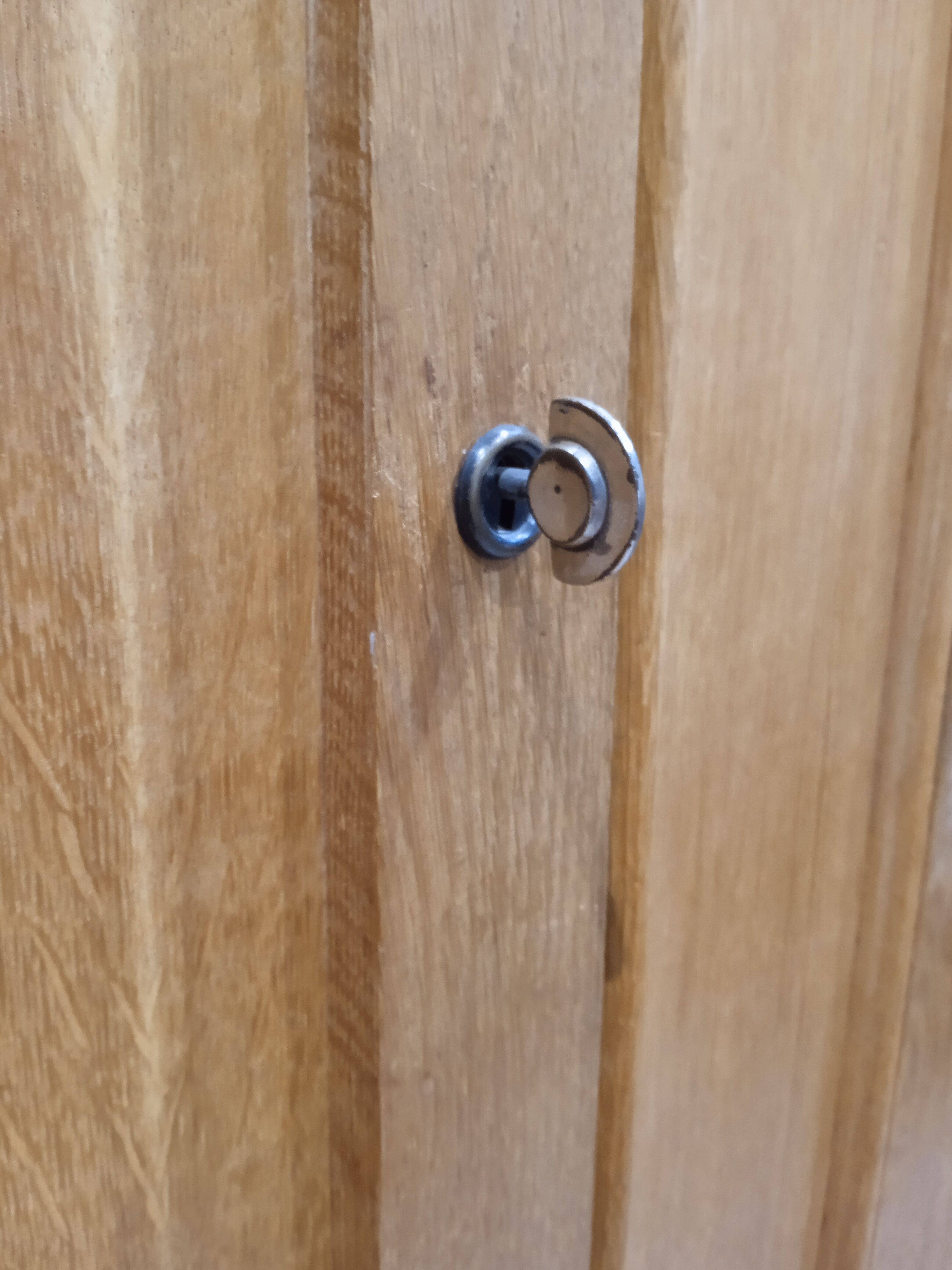 Armoire bois sculpté années 60 vintage