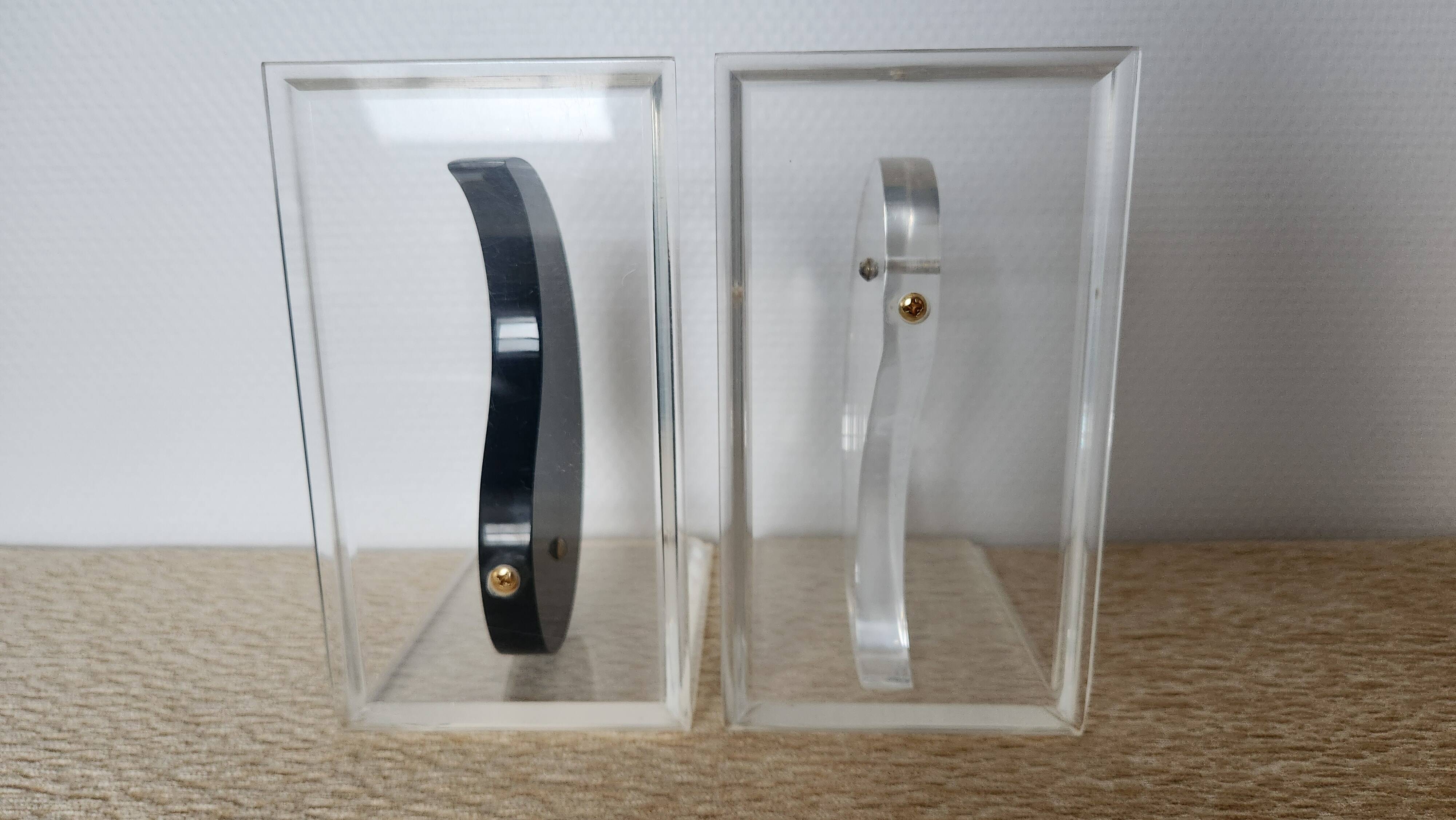 Yin Yang bookends in plexiglass - 1980s postmodern design