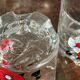 The service of 6 whiskey glasses with red flowers, with its bucket and its ice cube tongs.