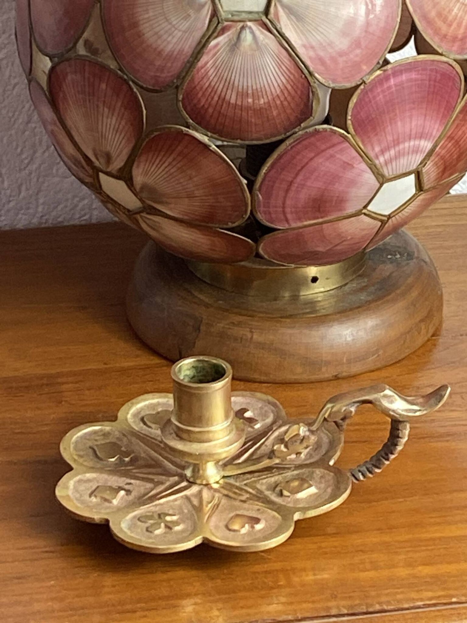 Handheld candlestick in bronze, card game decoration