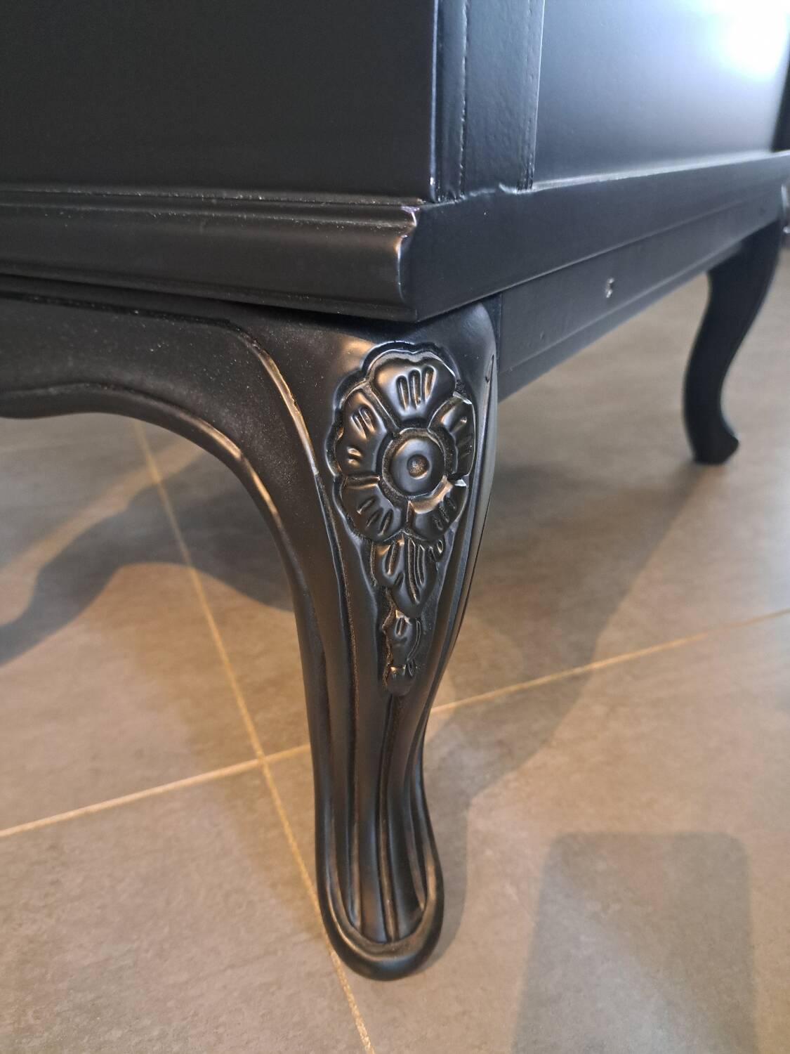 Tosconova black lacquered bookcase