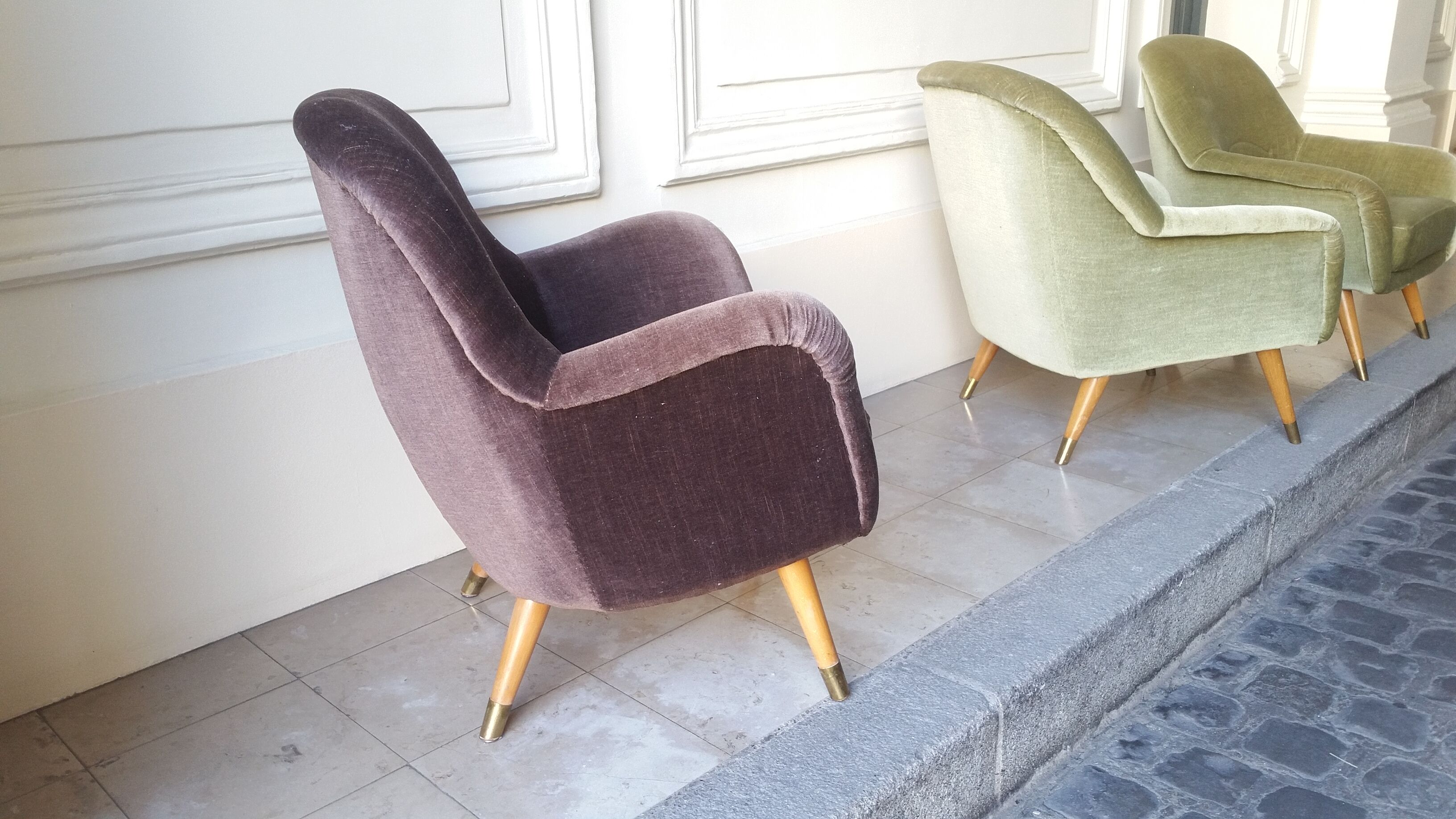 The years 50-60 in Velvet Brown EGG egg Chair