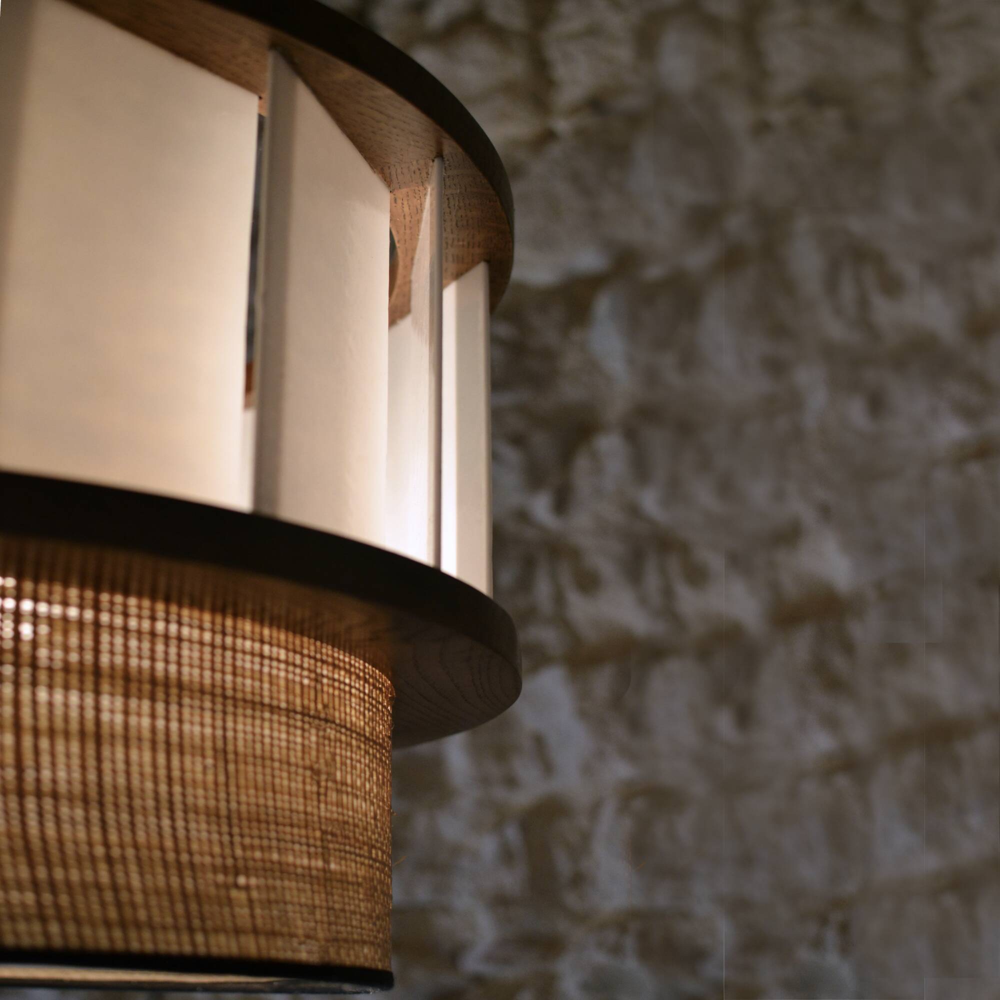 Suspension in solid oak and opaline glass