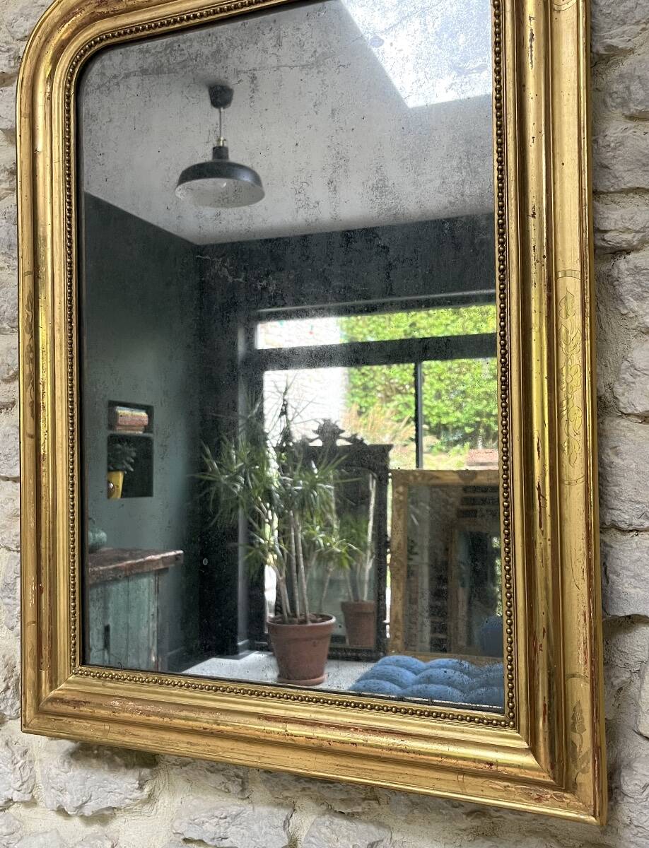 Louis-Philippe pearl mirror 82/61cm gilded with gold leaf, mercury glass, fireplace overmantel.