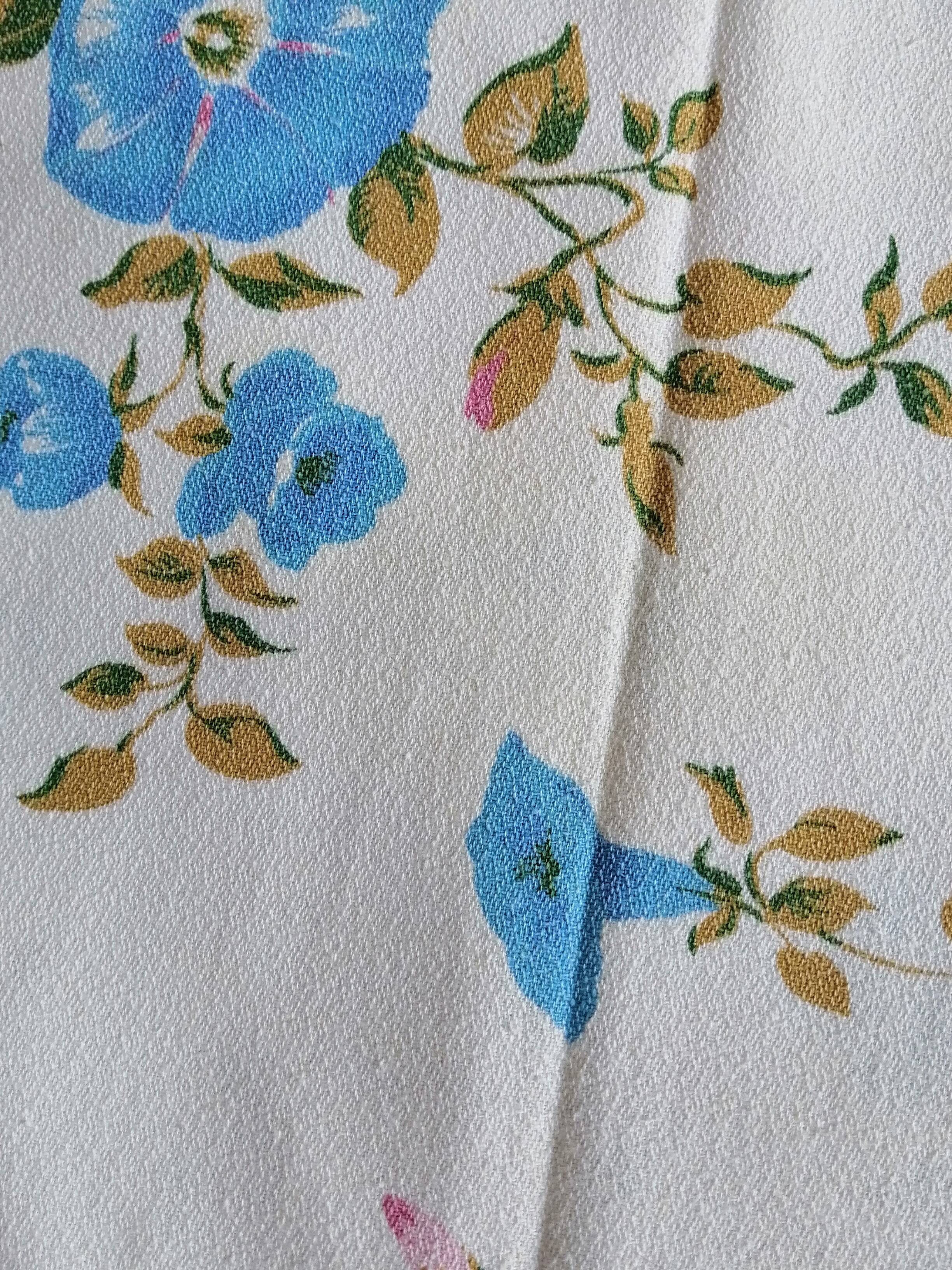 Lot 1 tablecloth & 11 country towels