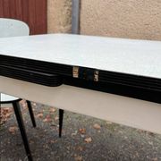 Table et chaises Formica