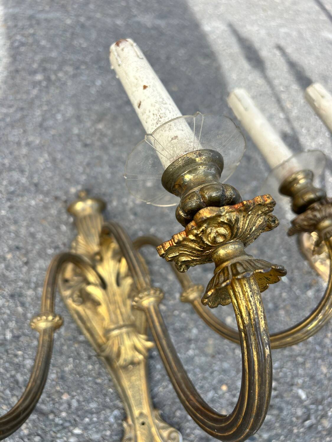 Pair of brass wall lights – Louis XVI style
