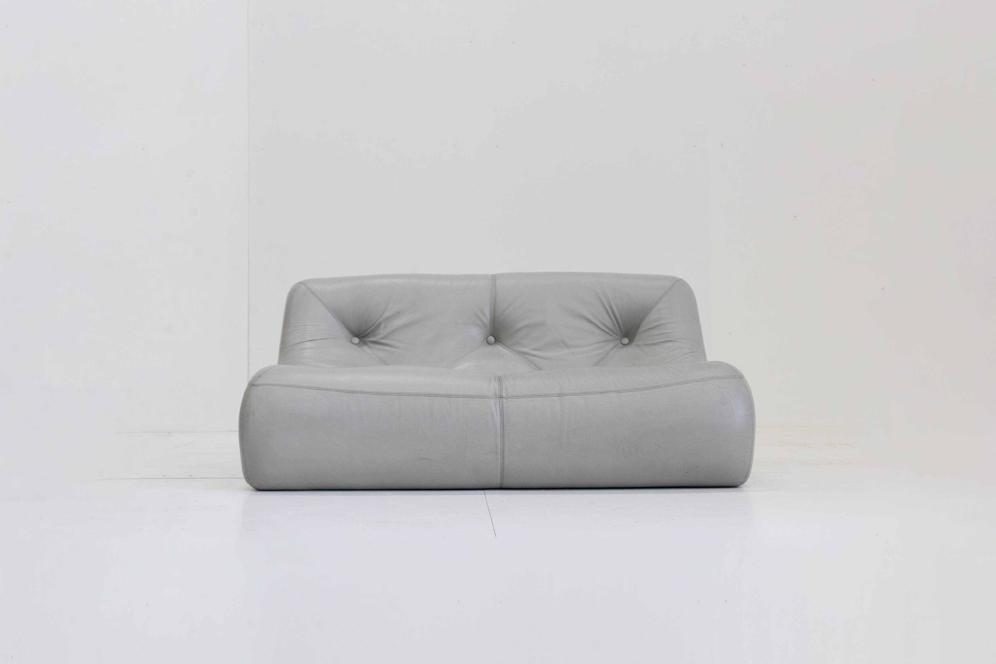 Canapé Kali en cuir gris de Michel Ducaroy pour Ligne Roset