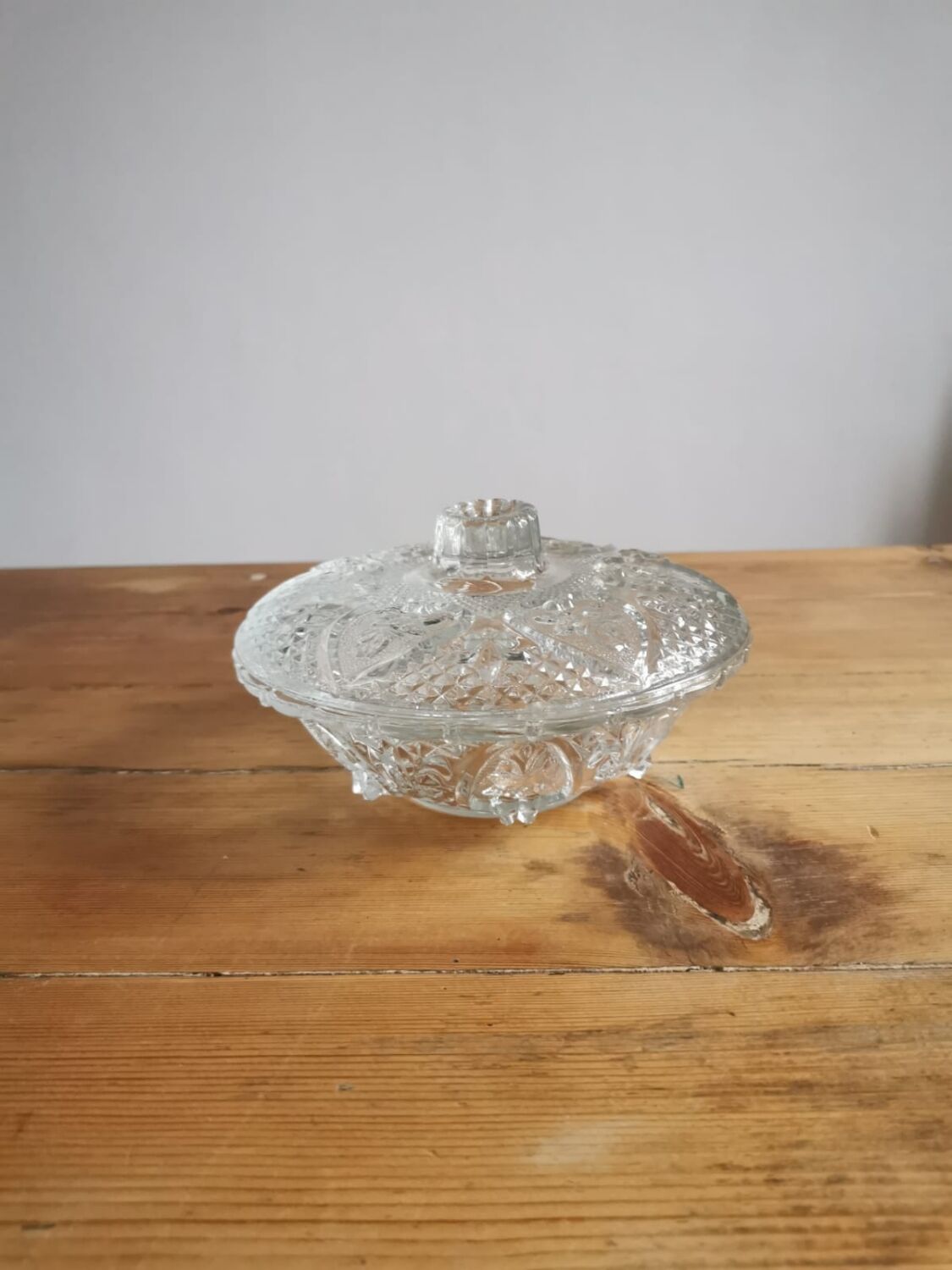 Chiseled glass candy box