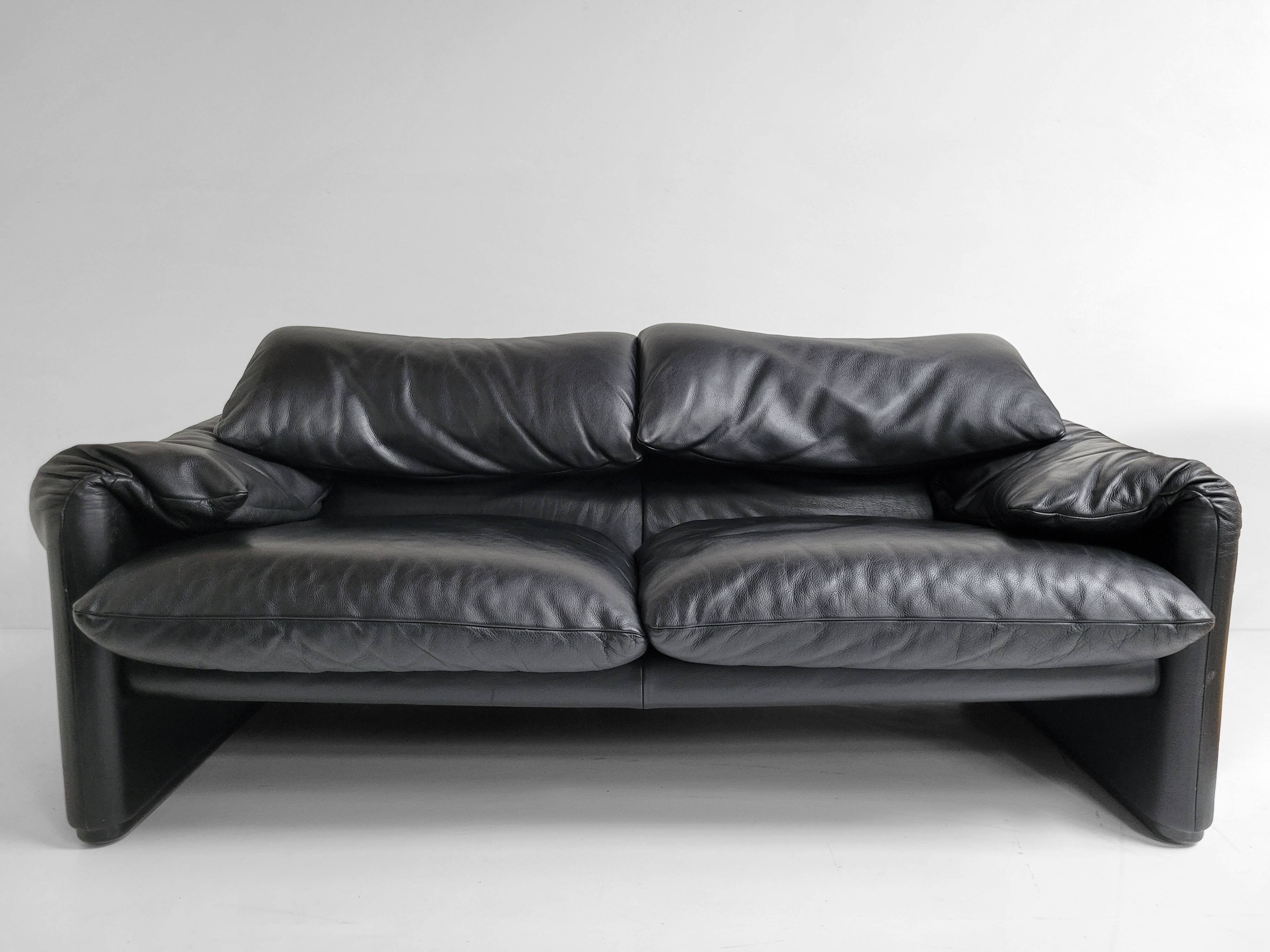 Maralunga sofa by Vico Magistretti for Cassina
