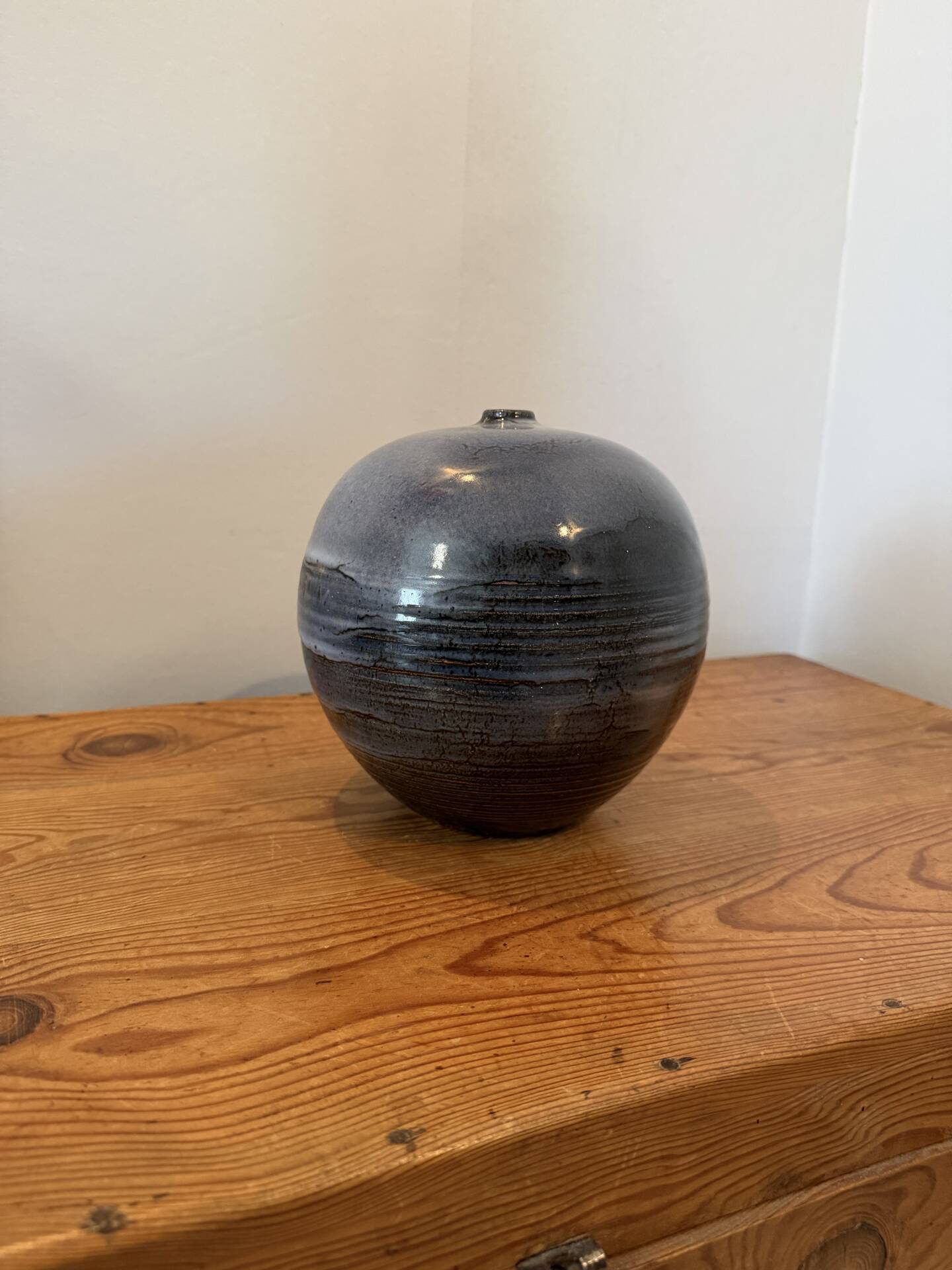 Vase boule signé en grès émaillée dans le goût de Antonio Lampecco