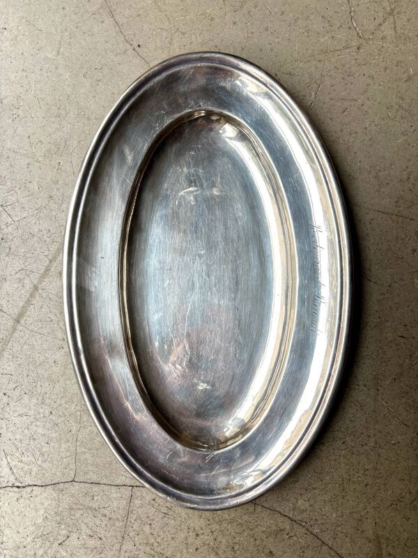 Plat ovale en métal argenté gravé ''Restaurant Piccardi
