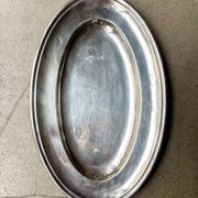 Plat ovale en métal argenté gravé "Restaurant Piccardi"